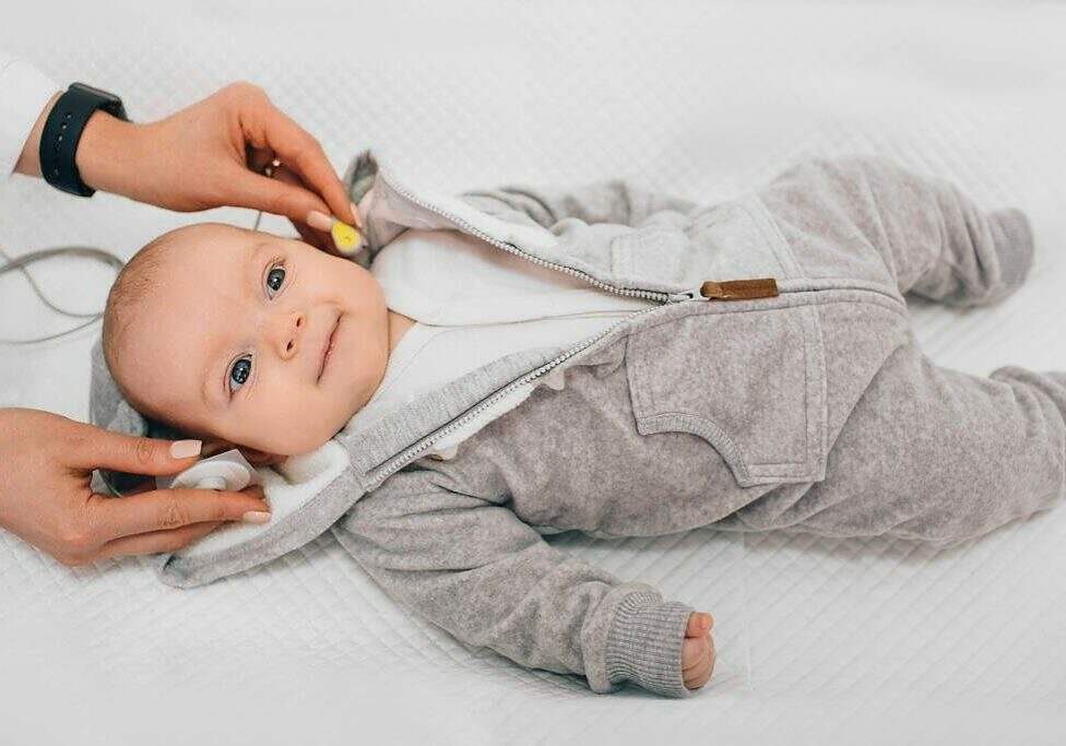 Hearing Test baby , Cortical auditory evoked potential analyzer. hearing screening